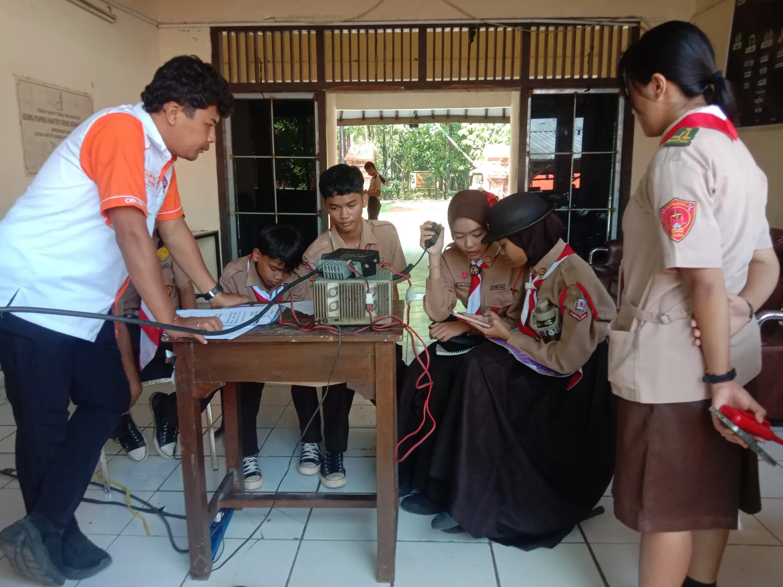 Kegiatan Hari Kedua JOTA-JOTI 2025 Kwarcab Kota Cirebon Bersama ORARI Lokal Kota Cirebon